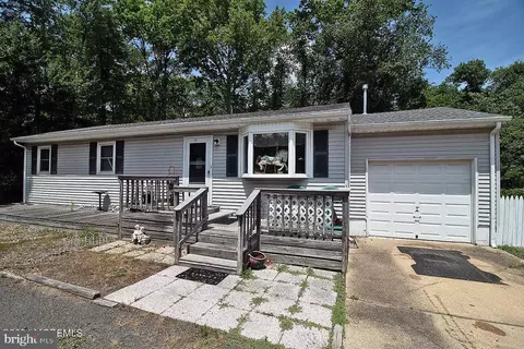 27 Barnegat Beach Dr, Waretown, NJ 08758