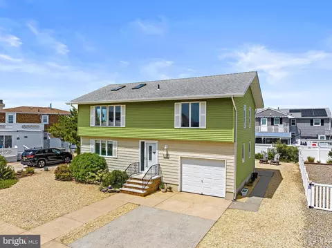 21 W Old Whaling Ln, Long Beach Township, NJ 08008