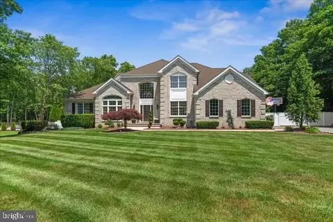 19 Popper St, Manahawkin, NJ 08050