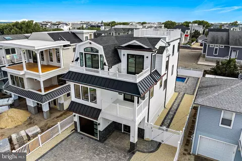 14 E 25th St, Long Beach Township, NJ 08008