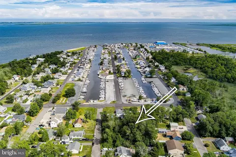 84 Oak Knoll Rd, Waretown, NJ 08758