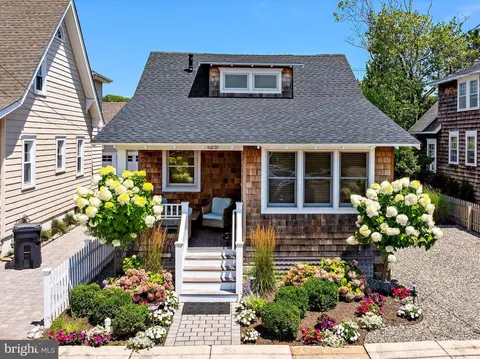 125 Fifth St, Beach Haven, NJ 08008
