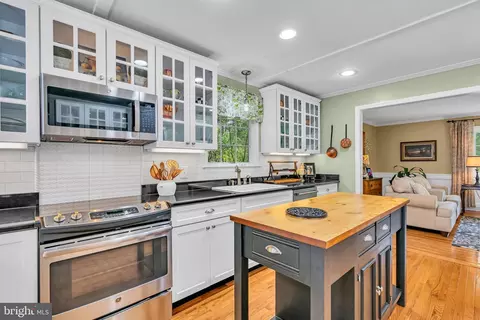 Kitchen - 2734 Dover Rd, Forked River, NJ 08731 photo 3 of 5