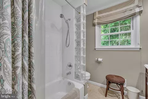 Bath - 2734 Dover Rd, Forked River, NJ 08731 photo 4 of 5