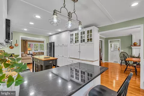 Kitchen - 2734 Dover Rd, Forked River, NJ 08731 photo 4 of 5