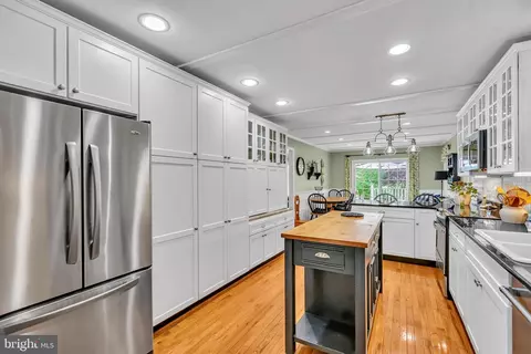Kitchen - 2734 Dover Rd, Forked River, NJ 08731 photo 2 of 5