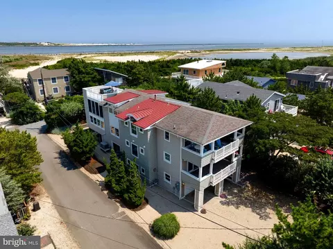 7 W 4th St, Barnegat Light, NJ 08006