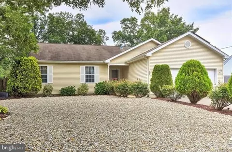 141 Atlantis Ave, Manahawkin, NJ 08050