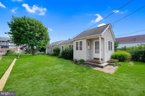 201 W 21st St, Ship Bottom, NJ 08008