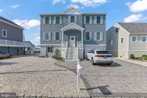 16 Willard Dr, Manahawkin, NJ 08050