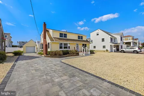 334 W 5th St, Ship Bottom, NJ 08008