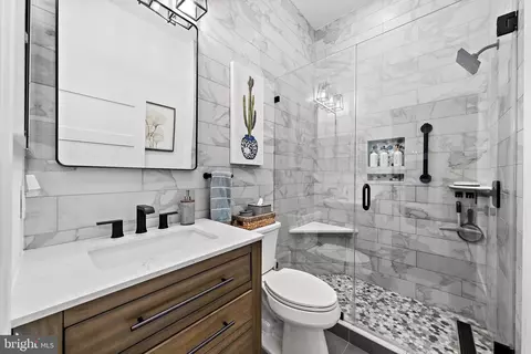 Bath - 15 Deal Ln, Waretown, NJ 08758 photo 2 of 3