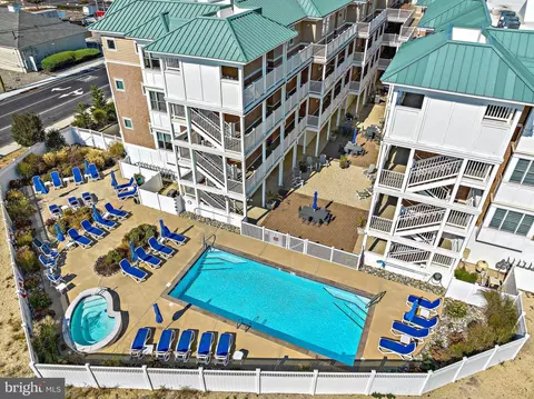 101 W 9th St #102, Ship Bottom, NJ 08008