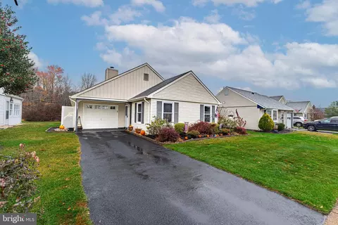 27 Leighton Ln, Manchester, NJ 08759