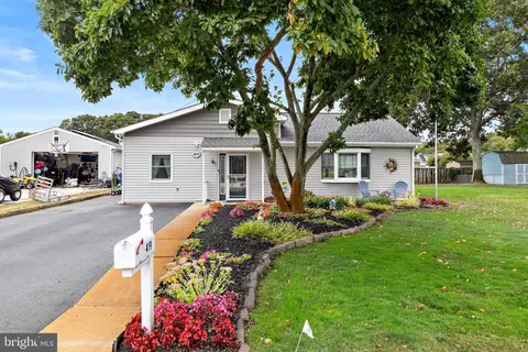 419 Hemlock Dr, Lanoka Harbor, NJ 08734