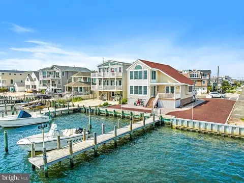 300 W 19th St, Ship Bottom, NJ 08008