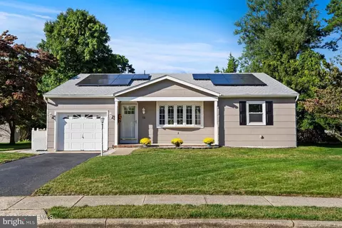 16 Brakenbury Ct, Toms River, NJ 08757