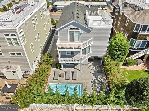 102 E 20th, Long Beach Township, NJ 08008
