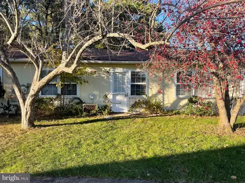 17 E Cambridge Cir, Manchester Township, NJ 08759