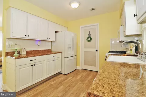 Kitchen - 364 Constitution Dr, Forked River, NJ 08731 photo 3 of 5