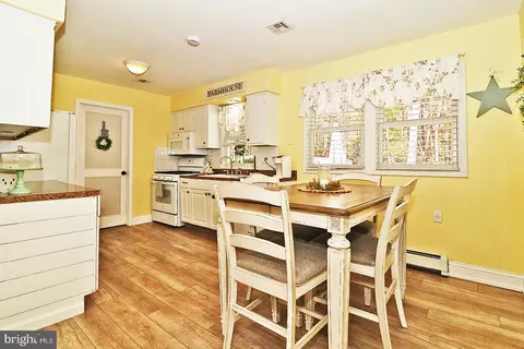 Kitchen - 364 Constitution Dr, Forked River, NJ 08731 photo 1 of 5