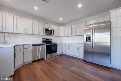 208 B Huntington Dr, Lakewood, NJ 08701