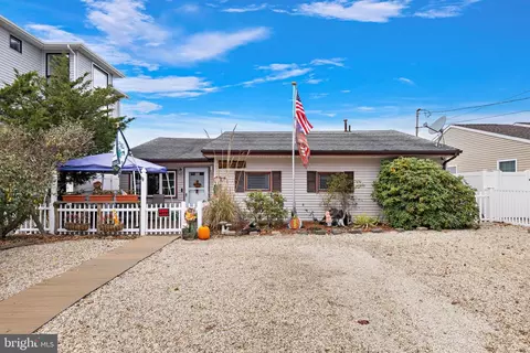 24 Albert Dr, Manahawkin, NJ 08050