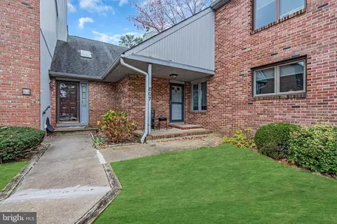607 Bounty Ct, Toms River, NJ 08753