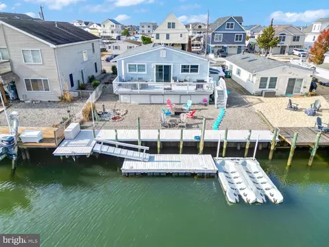 111 S Commodore Dr, Little Egg Harbor Twp, NJ 08087