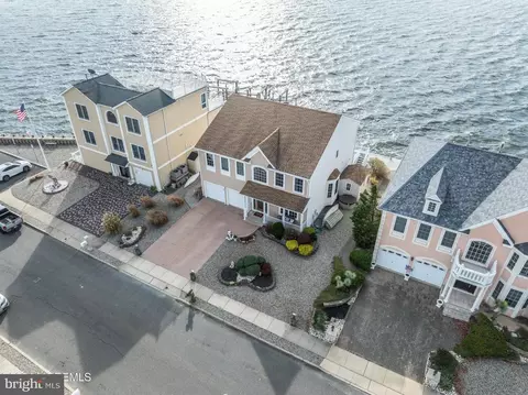 29 Bowsprit Dr, Bayville, NJ 08721