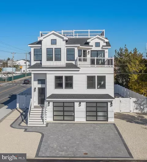 53 12th St, Surf City, NJ 08008