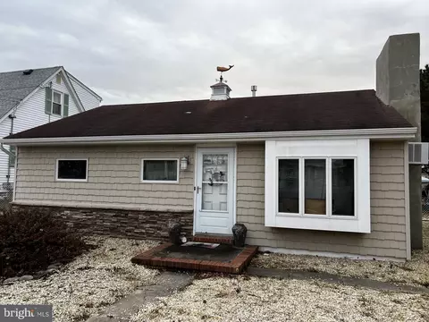 262 W 7th St, Ship Bottom, NJ 08008