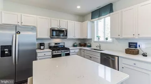 4 Outsail Ave, Barnegat, NJ 08005
