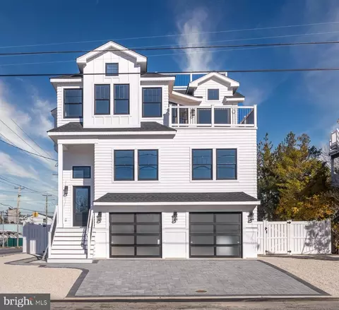 237 20th St, Surf City, NJ 08008