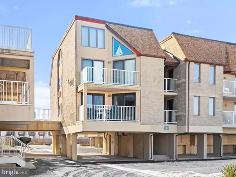 9 Pearl St #1F, Beach Haven, NJ 08008