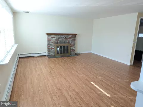 Living - 456 Barnacle Rd, Forked River, NJ 08731 photo 2 of 2