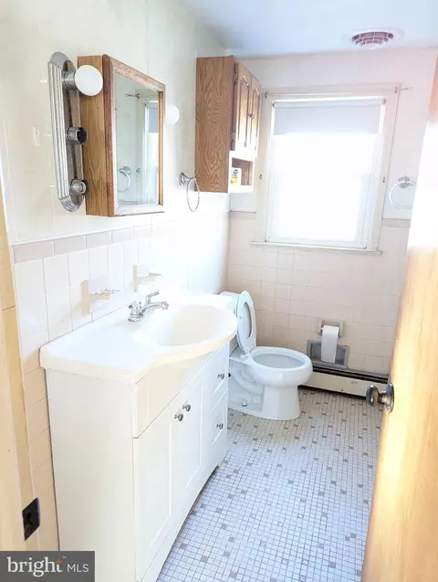 Bath - 456 Barnacle Rd, Forked River, NJ 08731 photo 1 of 1