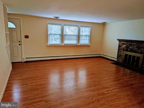 Living - 456 Barnacle Rd, Forked River, NJ 08731 photo 1 of 2