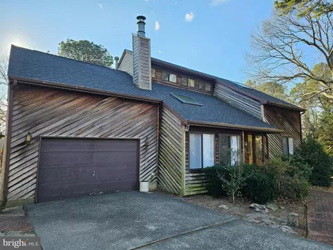3 Sheila Ct, Bayville, NJ 08721