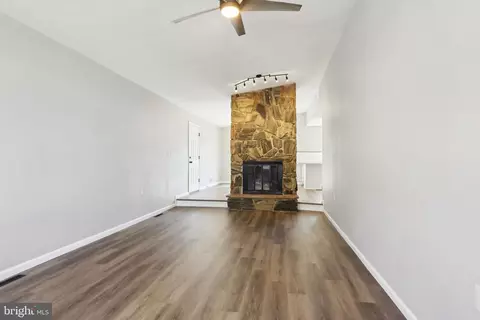 Living - 407 Constitution Dr, Forked River, NJ 08731 photo 2 of 7