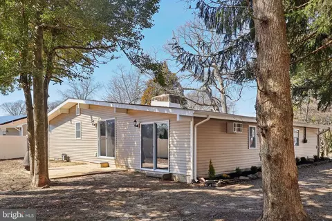 Exterior - 407 Constitution Dr, Forked River, NJ 08731 photo 8 of 12