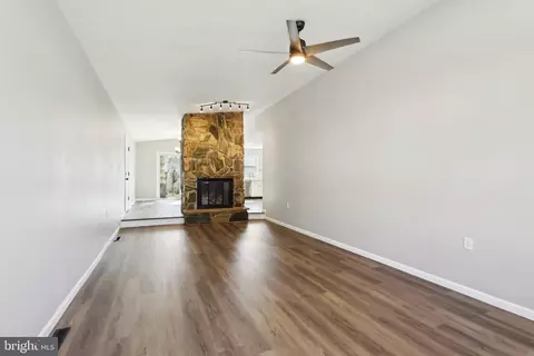 Living - 407 Constitution Dr, Forked River, NJ 08731 photo 3 of 7