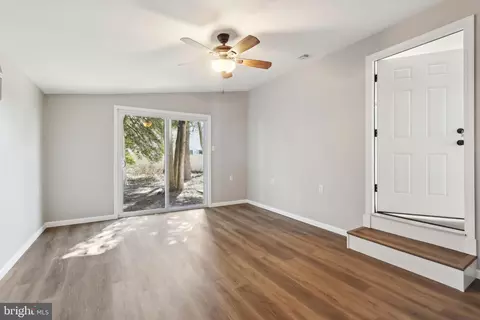 Living - 407 Constitution Dr, Forked River, NJ 08731 photo 4 of 7