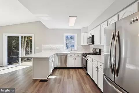 Kitchen - 407 Constitution Dr, Forked River, NJ 08731 photo 2 of 3