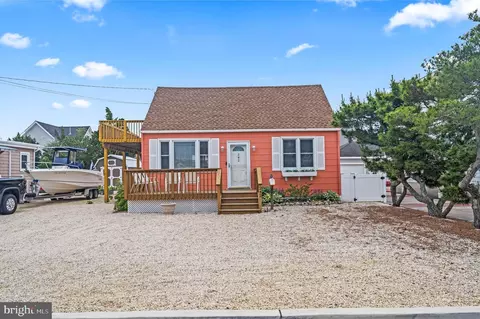 242 N 8th St, Surf City, NJ 08008