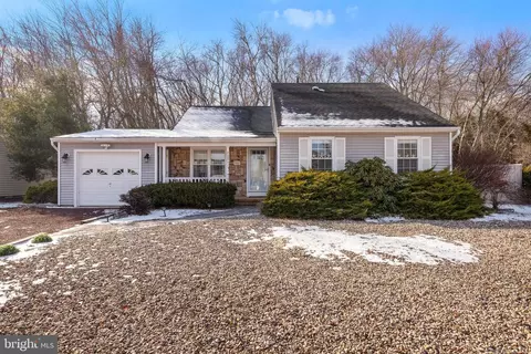 208 Timberlake Dr, Manahawkin, NJ 08050