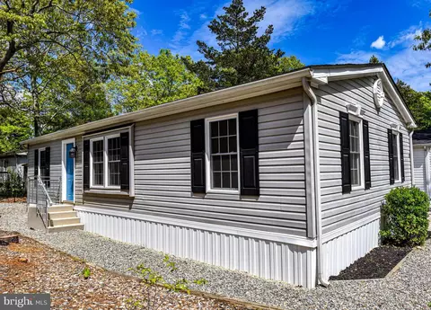 4 Oak Tree Ln, Manahawkin, NJ 08050