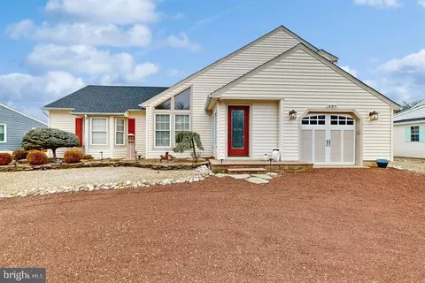 237 Timberlake Dr, Manahawkin, NJ 08050
