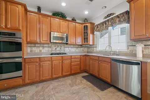 Kitchen - 47 Eagleswood Dr, Waretown, NJ 08758 photo 2 of 4