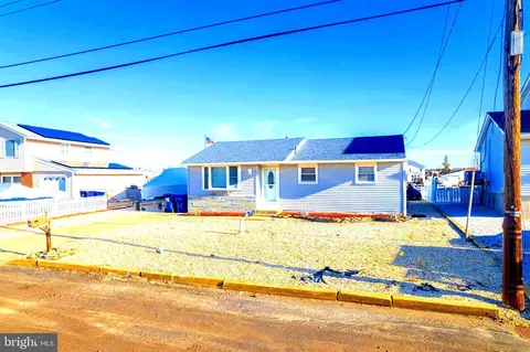 115 E Raritan Dr, Tuckerton, NJ 08087
